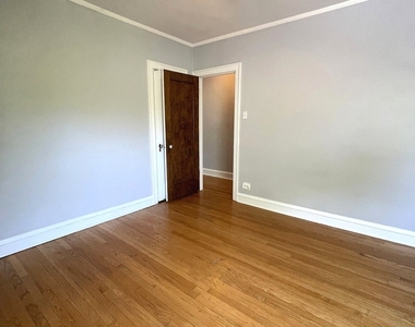 1445 W Thome Avenue - Photo Thumbnail 4