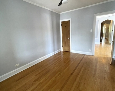 1445 W Thome Avenue - Photo Thumbnail 7