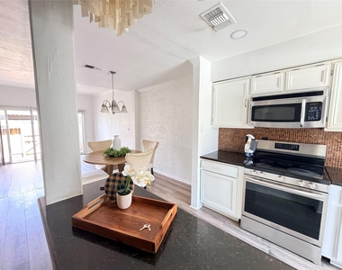 7700 Creekbend Drive - Photo Thumbnail 35