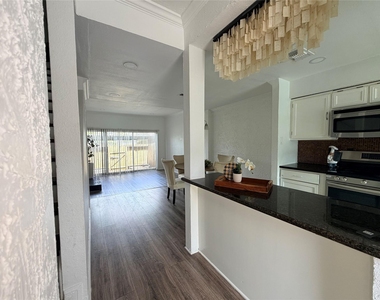 7700 Creekbend Drive - Photo Thumbnail 4