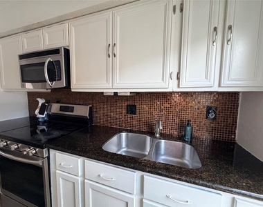 7700 Creekbend Drive - Photo Thumbnail 13