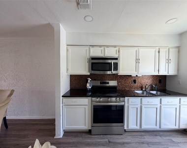 7700 Creekbend Drive - Photo Thumbnail 34