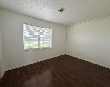 7700 Creekbend Drive - Photo Thumbnail 19