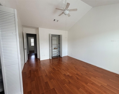 7700 Creekbend Drive - Photo Thumbnail 17