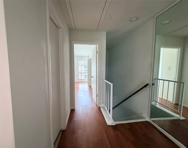 7700 Creekbend Drive - Photo Thumbnail 18