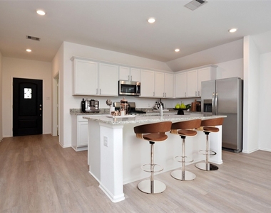 8426 Manta Ray Drive - Photo Thumbnail 6