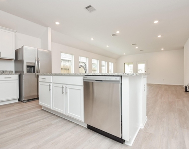 8426 Manta Ray Drive - Photo Thumbnail 13