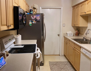 10022 Bell Towne Drive - Photo Thumbnail 2