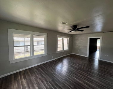 3785 Goliad Street - Photo Thumbnail 3