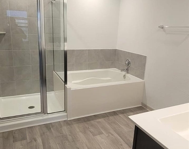 1514 Maple Ridge Drive - Photo Thumbnail 13