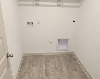 1514 Maple Ridge Drive - Photo Thumbnail 15