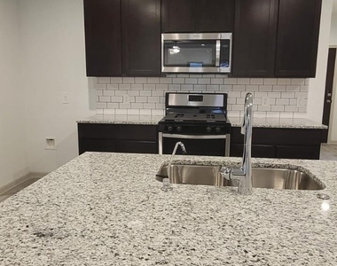 1514 Maple Ridge Drive - Photo Thumbnail 9