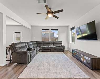 5343 Marisol Cove Drive - Photo Thumbnail 4