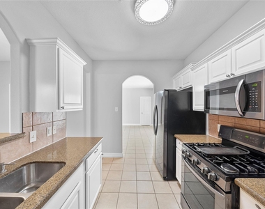 3002 Paige Street - Photo Thumbnail 5