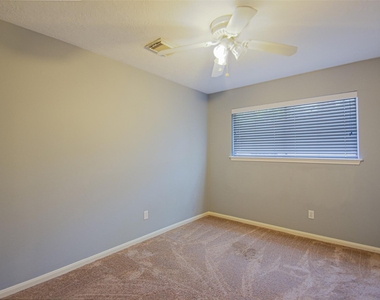 9710 Springmont - Photo Thumbnail 8