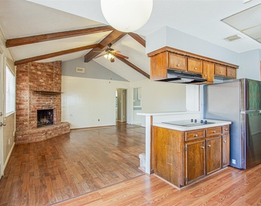 9710 Springmont - Photo Thumbnail 2