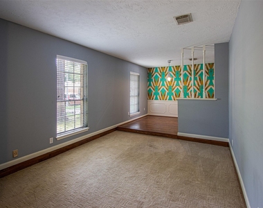 9710 Springmont - Photo Thumbnail 5