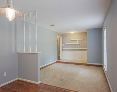 9710 Springmont - Photo Thumbnail 4