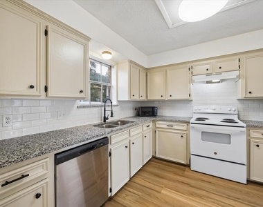 1600 Hazelwood - Photo Thumbnail 7