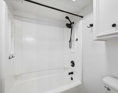 1600 Hazelwood - Photo Thumbnail 13