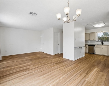 1600 Hazelwood - Photo Thumbnail 2