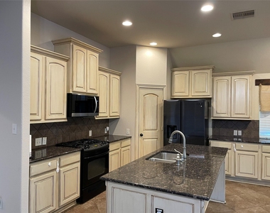 2801 Field Hollow Drive - Photo Thumbnail 9