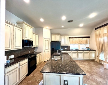 2801 Field Hollow Drive - Photo Thumbnail 4