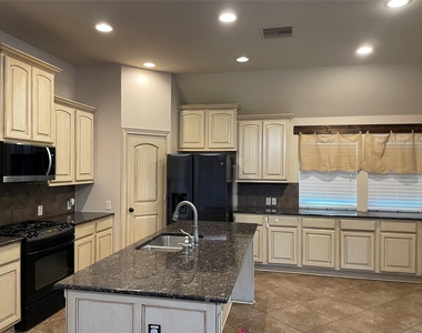2801 Field Hollow Drive - Photo Thumbnail 7
