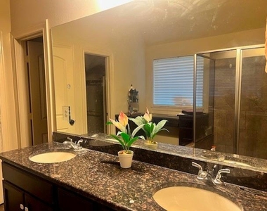 2801 Field Hollow Drive - Photo Thumbnail 12