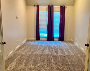2801 Field Hollow Drive - Photo Thumbnail 5