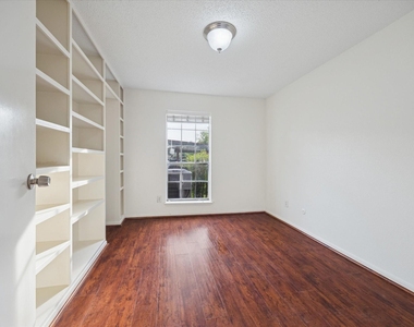 2120 El Paseo Street - Photo Thumbnail 7