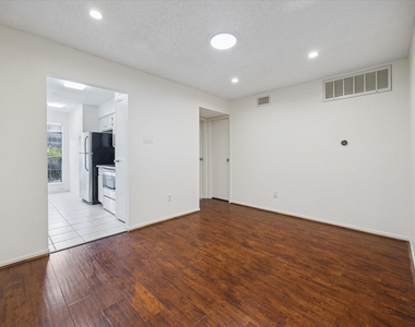 2120 El Paseo Street - Photo Thumbnail 3