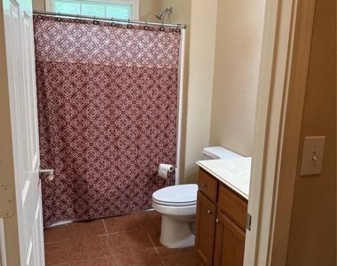 69 N Hill Avenue - Photo Thumbnail 12