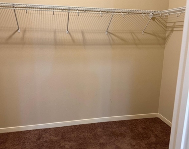 69 N Hill Avenue - Photo Thumbnail 7