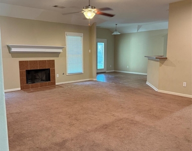69 N Hill Avenue - Photo Thumbnail 1