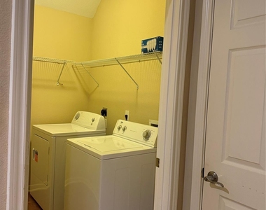 69 N Hill Avenue - Photo Thumbnail 11