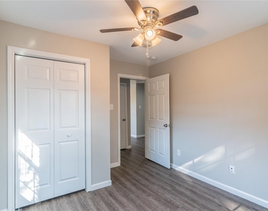 3102 Wentworth Street - Photo Thumbnail 12