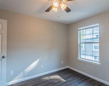 3102 Wentworth Street - Photo Thumbnail 13