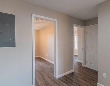 3102 Wentworth Street - Photo Thumbnail 6