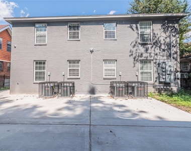 3102 Wentworth Street - Photo Thumbnail 14