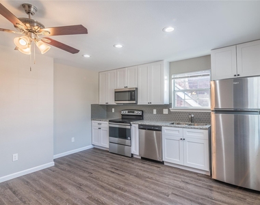 3102 Wentworth Street - Photo Thumbnail 2