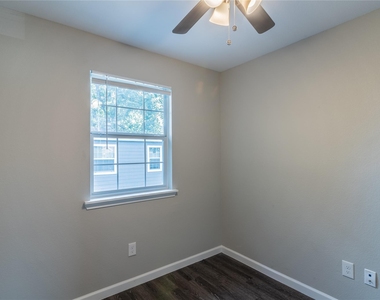 3102 Wentworth Street - Photo Thumbnail 9