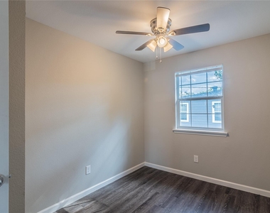 3102 Wentworth Street - Photo Thumbnail 7