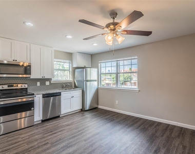 3102 Wentworth Street - Photo Thumbnail 5