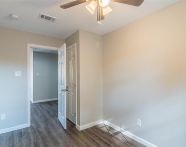3102 Wentworth Street - Photo Thumbnail 8