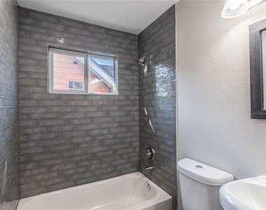 3102 Wentworth Street - Photo Thumbnail 10
