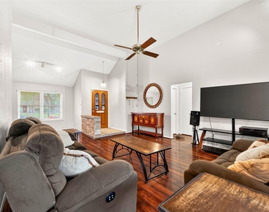 15343 Meadow Village Drive - Photo Thumbnail 4