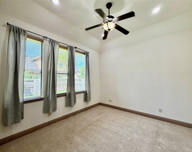 6223 Duke Trail Lane - Photo Thumbnail 20