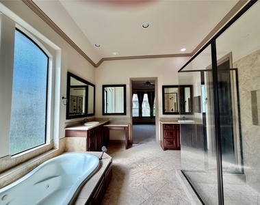 6223 Duke Trail Lane - Photo Thumbnail 15