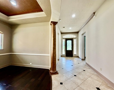 6223 Duke Trail Lane - Photo Thumbnail 3